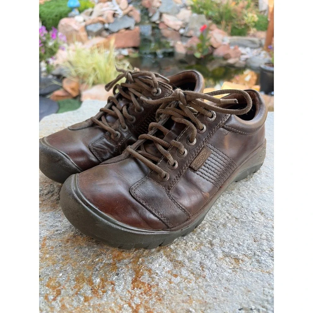 KEEN Presidio Mens 9.5 Wide Brown Leather Walking Shoes Low Top Oxfords